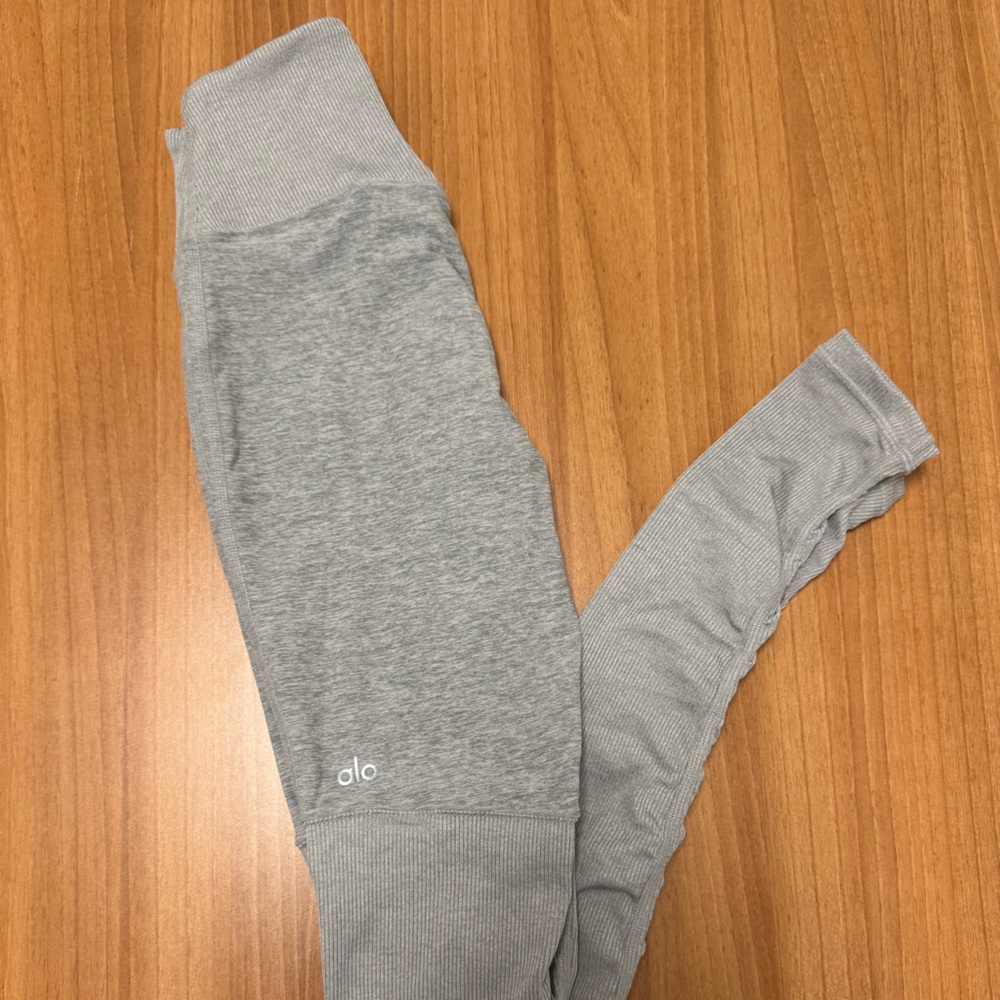Alo women’s grey leggings